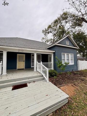 210 E Phillips Street, Conroe, TX 77301