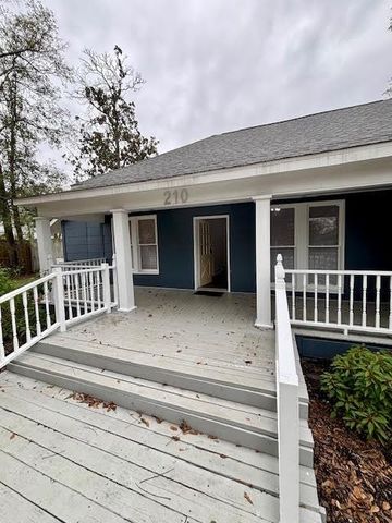 210 E Phillips Street, Conroe, TX 77301