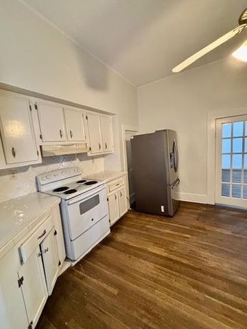 210 E Phillips Street, Conroe, TX 77301