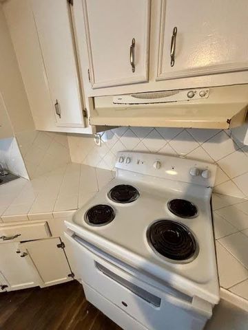 210 E Phillips Street, Conroe, TX 77301