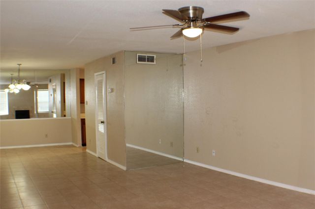 9700 Leawood Boulevard 1713, Houston, TX 77099