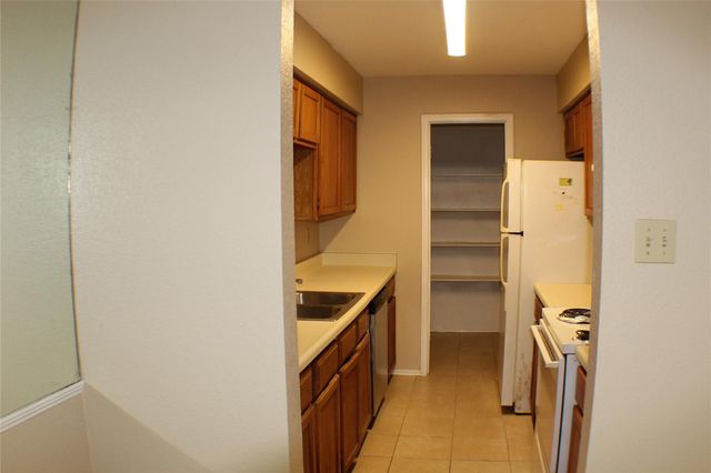 9700 Leawood Boulevard 1713, Houston, TX 77099