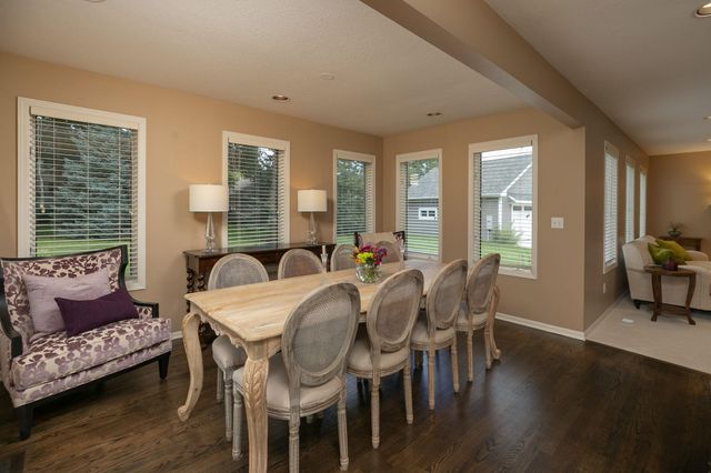 810 Foxcroft Circle SW, Rochester, MN 55902