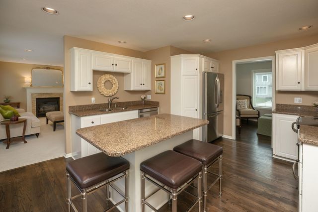 810 Foxcroft Circle SW, Rochester, MN 55902