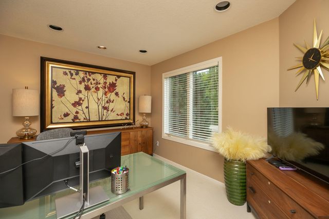 810 Foxcroft Circle SW, Rochester, MN 55902