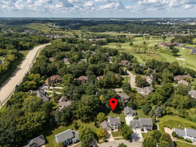 810 Foxcroft Circle SW, Rochester, MN 55902