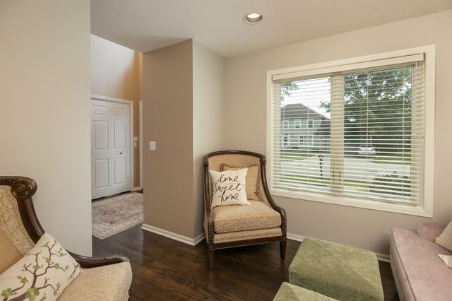 810 Foxcroft Circle SW, Rochester, MN 55902