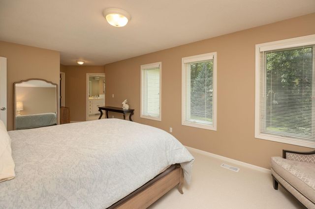 810 Foxcroft Circle SW, Rochester, MN 55902