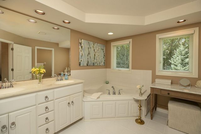 810 Foxcroft Circle SW, Rochester, MN 55902