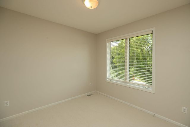 810 Foxcroft Circle SW, Rochester, MN 55902