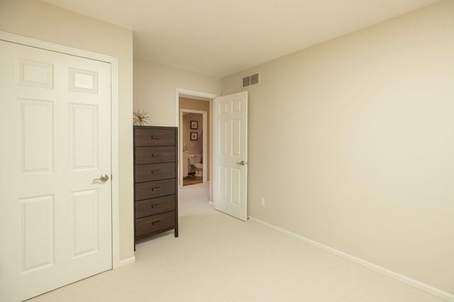 810 Foxcroft Circle SW, Rochester, MN 55902