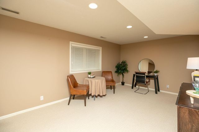 810 Foxcroft Circle SW, Rochester, MN 55902