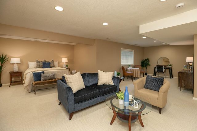 810 Foxcroft Circle SW, Rochester, MN 55902