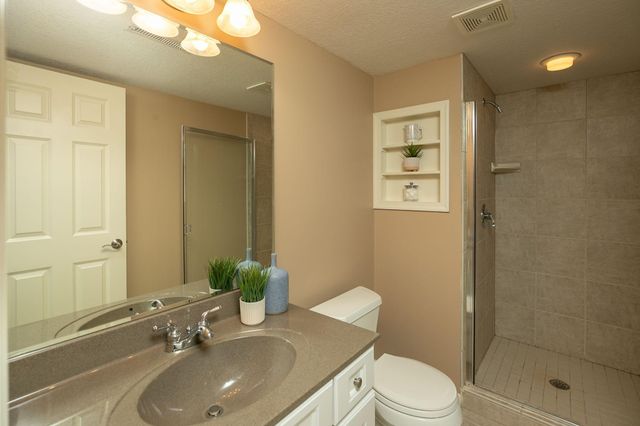 810 Foxcroft Circle SW, Rochester, MN 55902