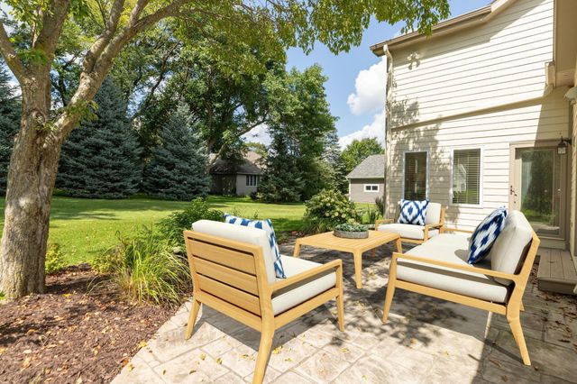 810 Foxcroft Circle SW, Rochester, MN 55902