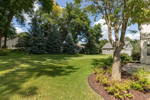 810 Foxcroft Circle SW, Rochester, MN 55902
