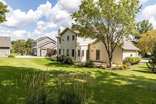 810 Foxcroft Circle SW, Rochester, MN 55902