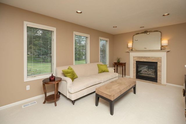 810 Foxcroft Circle SW, Rochester, MN 55902