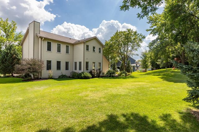 810 Foxcroft Circle SW, Rochester, MN 55902