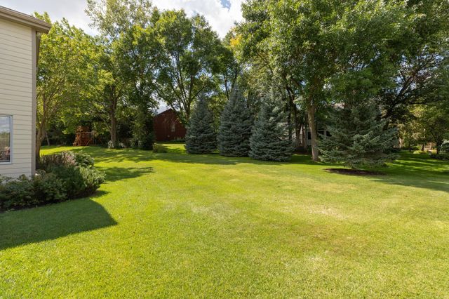 810 Foxcroft Circle SW, Rochester, MN 55902