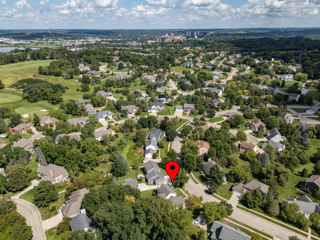 810 Foxcroft Circle SW, Rochester, MN 55902