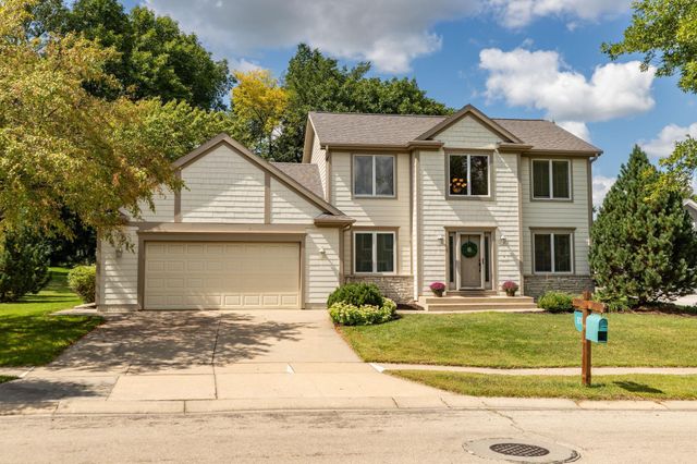 810 Foxcroft Circle SW, Rochester, MN 55902