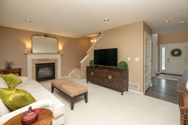 810 Foxcroft Circle SW, Rochester, MN 55902