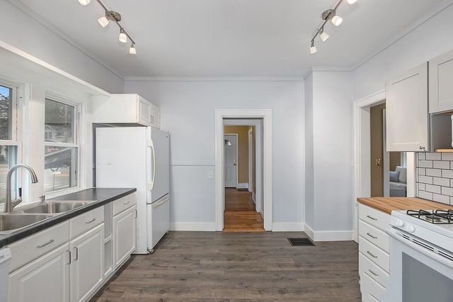 1000 Oakdale Street, Grand Rapids, MI 49507