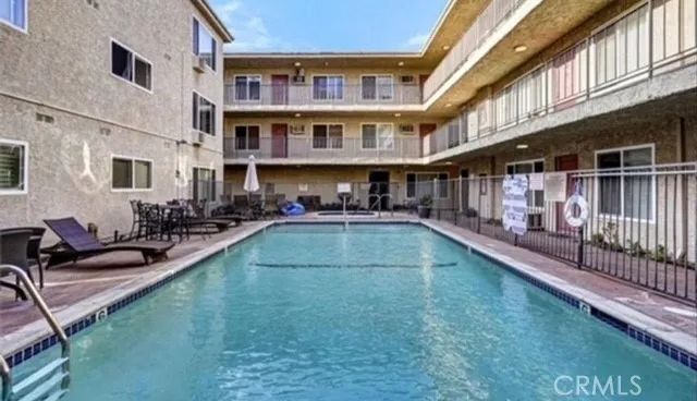 20327 Saticoy Street 102, Winnetka, CA 91306