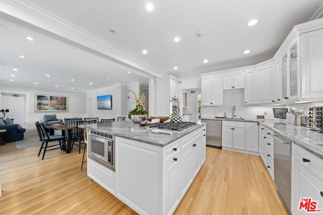 228 S Hudson Avenue, Los Angeles, CA 90004