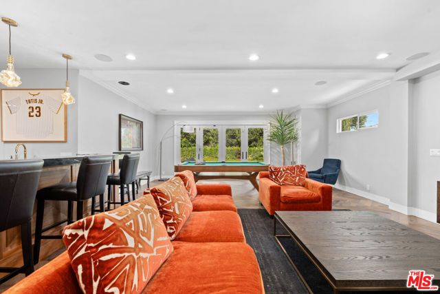 228 S Hudson Avenue, Los Angeles, CA 90004