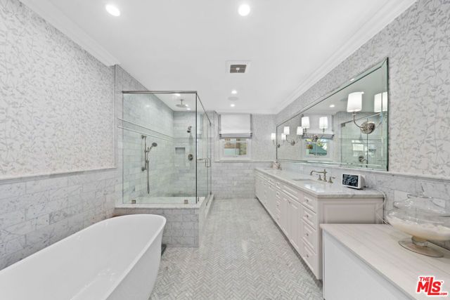 228 S Hudson Avenue, Los Angeles, CA 90004