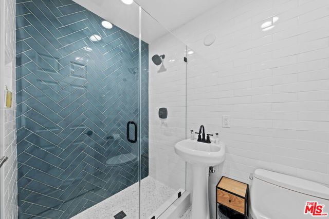 228 S Hudson Avenue, Los Angeles, CA 90004