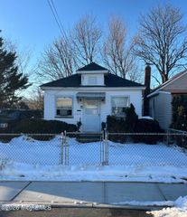 129 Seabreeze Way, Keansburg, NJ 07734