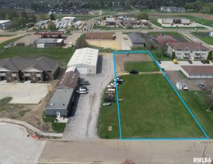 9TH Street, De Witt, IA 52742