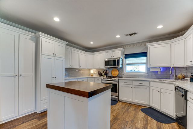 430 Hornik Road, Ennis, TX 75119