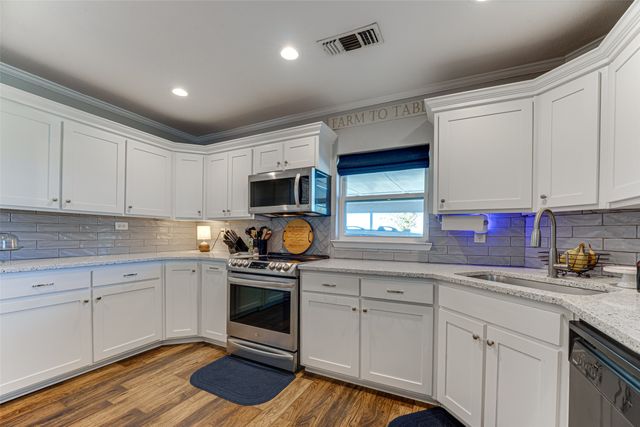 430 Hornik Road, Ennis, TX 75119