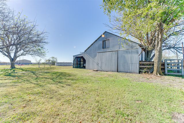 430 Hornik Road, Ennis, TX 75119