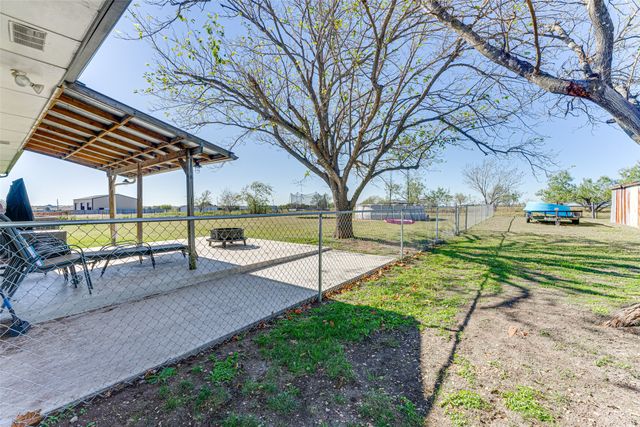430 Hornik Road, Ennis, TX 75119