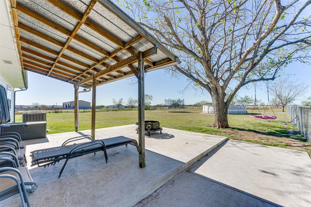 430 Hornik Road, Ennis, TX 75119