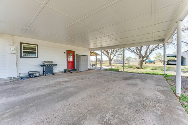 430 Hornik Road, Ennis, TX 75119