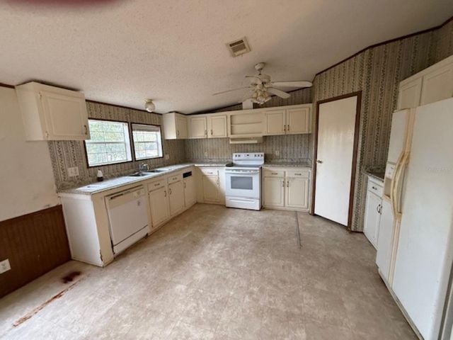 217 LONGVIEW AVENUE, Lady Lake, FL 32159