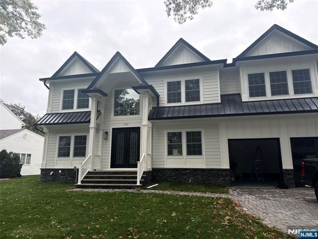 86 Azalea Street, Paramus, NJ 07652