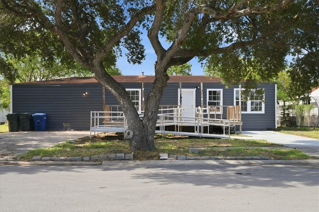 1907 Shely St, Corpus Christi, TX 78404
