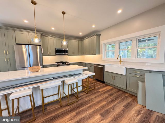 306 SIXTH AVE, Cape May, NJ 08204