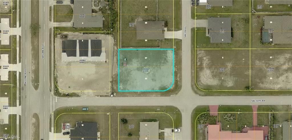Image 1 of property listing at 3016 SW 7th PL, Cape Coral, FL 33914