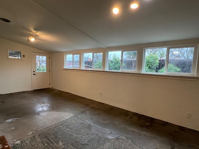 208 Tokay Ave, Modesto, CA 95350