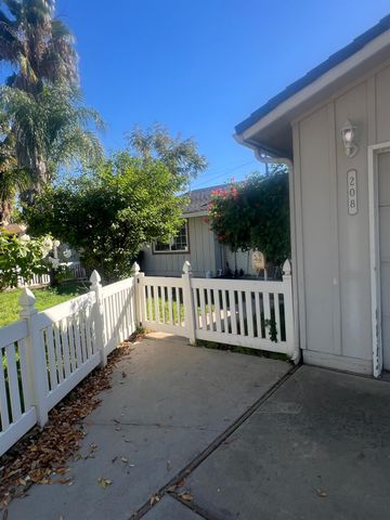 208 Tokay Ave, Modesto, CA 95350