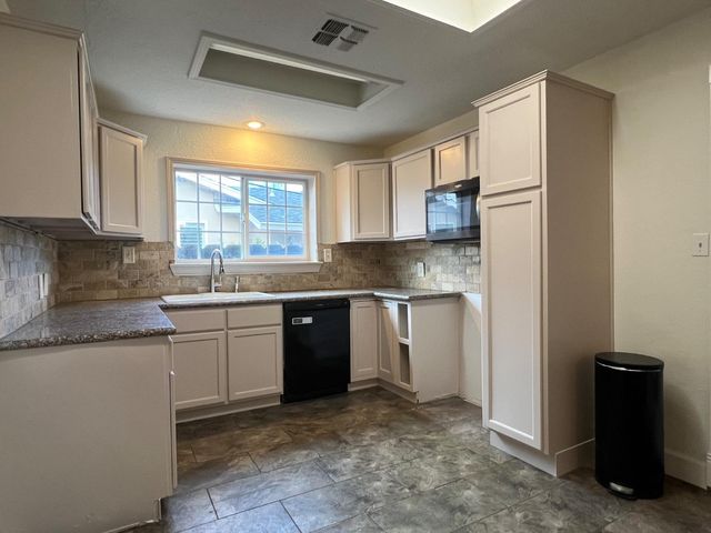 208 Tokay Ave, Modesto, CA 95350