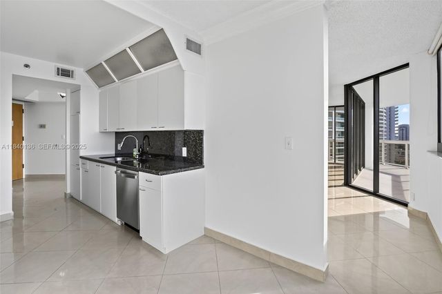 20185 E Country Club Drive 1405, Aventura, FL 33180